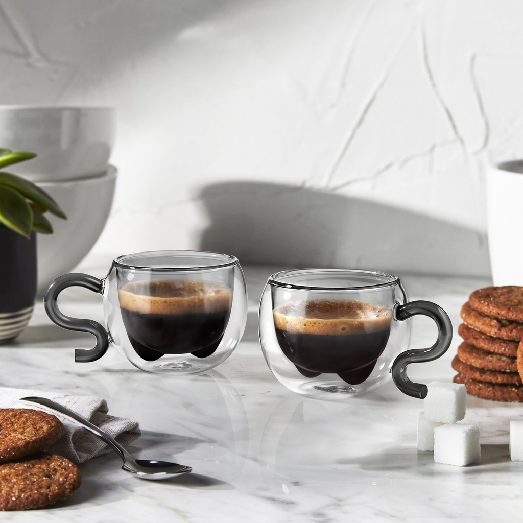 ecooe 130ml Süße Katze Espressotassen Set Glas Doppelwandige Kaffeegläser, Katzentasse Geschenke für Männer, Frauen, Kinder, Espresso Gläser für Eiskaffee und heiße Milch (Schwarz, 2er Set)