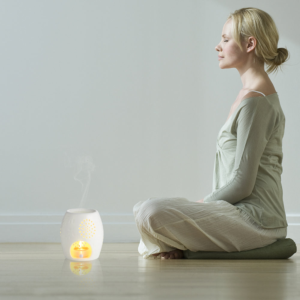 ecooe Aromalampe Teelichthalter Duftlampe aus Keramik weiß mit der Candle Löffel Aroma Diffuser