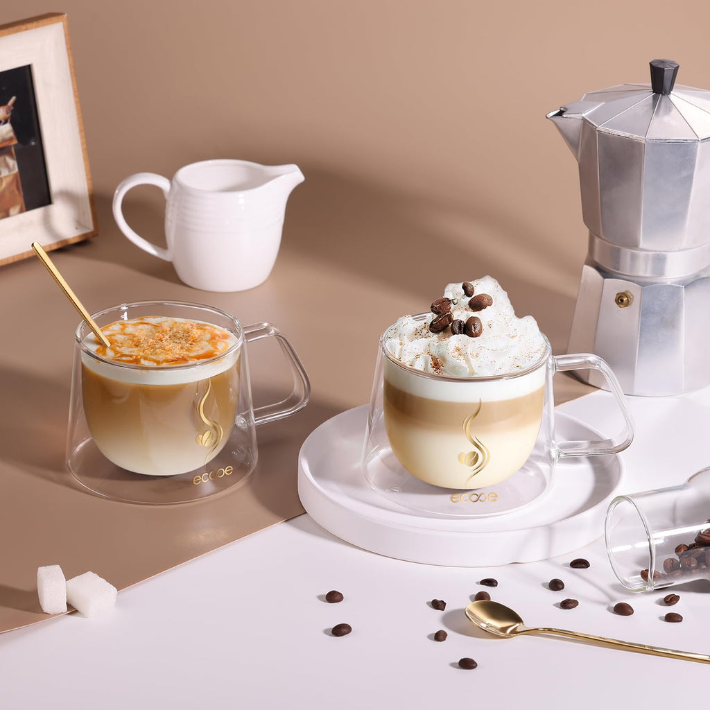 ecooe Double-Walled Coffee Glasses 350 ml Latte Macchiato Glasses Set of 2 Borosilicate Glass Coffee Cups Glass Double-Walled Coffee Glass Tea Glasses with Handle Spoon for Cappuccino, Tea, Ice Cream, Milk, Beer