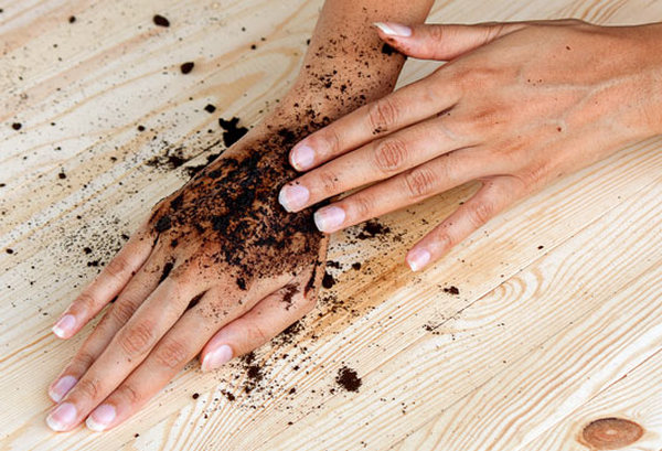 coffee grounds and skin