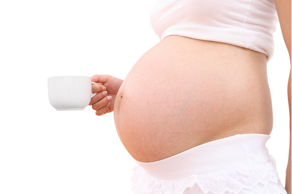 is it safe to drink coffee while pregnant