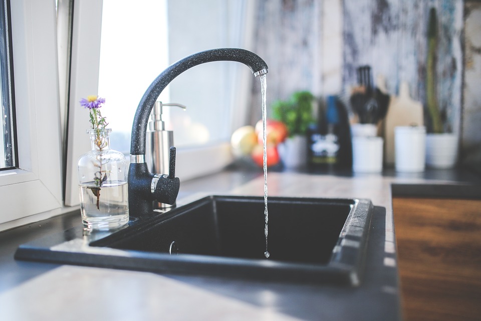How to Clean a Smelly Kitchen Sink