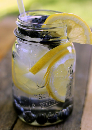 blueberry lemon water