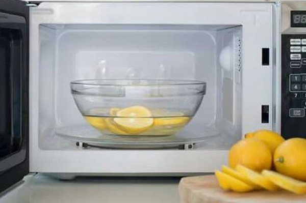 clean microwave with lemon