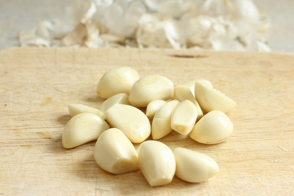how to easily peel garlic