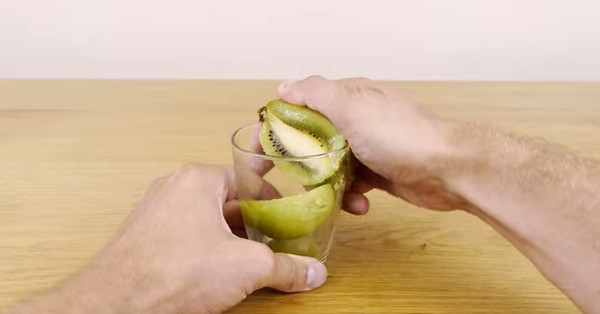 peel kiwi with a glass