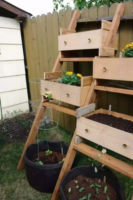 reuse-old-drawers-with-ladders.webp