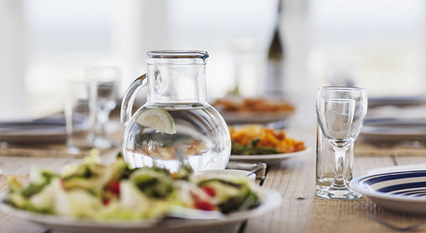 Plan for a Healthful Diet and Nutrition During This Monsoon 6 Why Should You Avoid Drinking Water Immediately After Meals 1