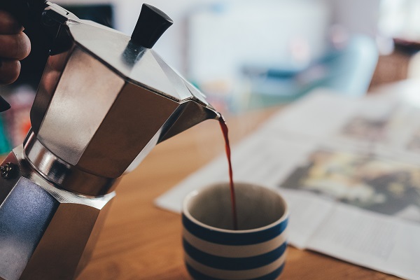 moka-pot-pouring-coffee