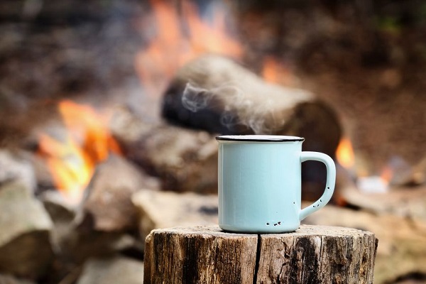 camping-coffee-with-smoke