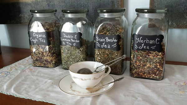 loose-tea-leaf-store-in-jars