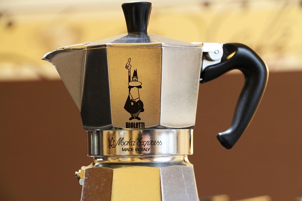 How-to-avoid-grounds-in-my-coffee-while-using-a-Moka-pot-1