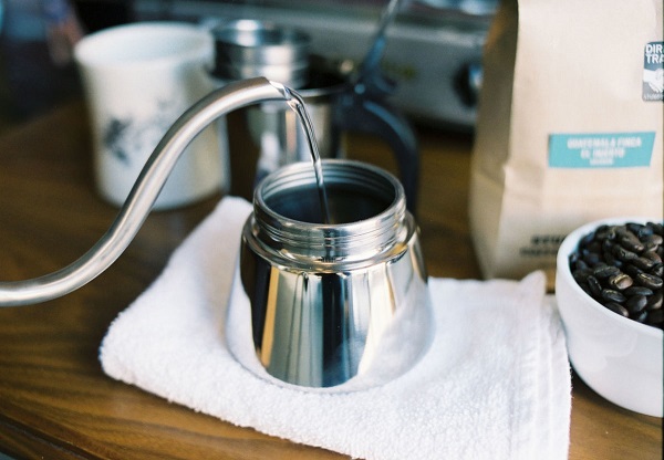 How-to-avoid-grounds-in-my-coffee-while-using-a-Moka-pot-3