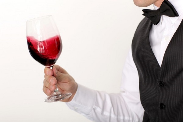 how to hold red a wine glass-2