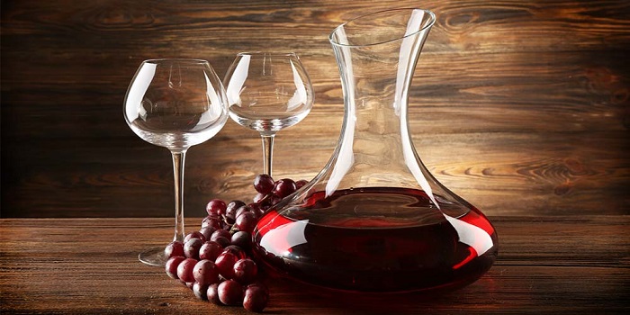 How-to-Clean-a-Decanter-Easily-1