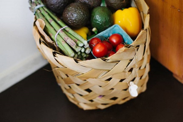 Why-You-Should-Shop-for-Groceries-with-a-Carrying-Basket-4
