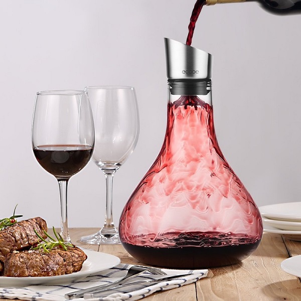 What's-the-Difference-between-an-Aerator-and-a-Decanter-4