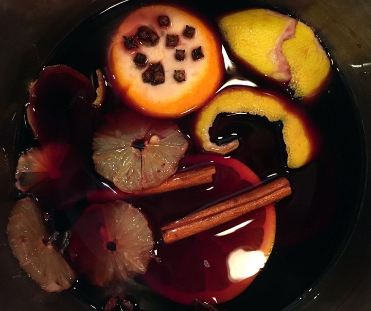 How-to-Heat-up-Mulled-Wine-1