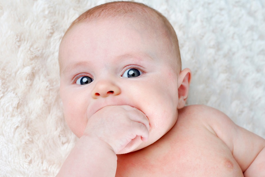 Tips to Choose Suitable Clothing for Your New Born Baby 1