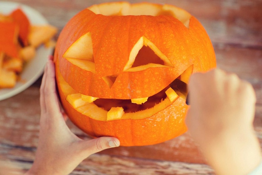 How to make a Halloween pumpkin1