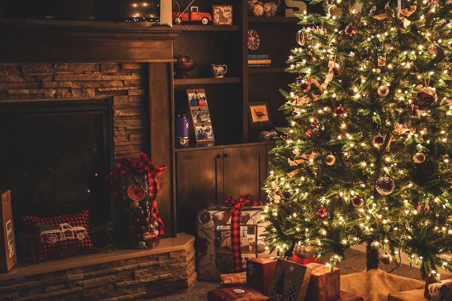 How to decorate your home for Christmas1