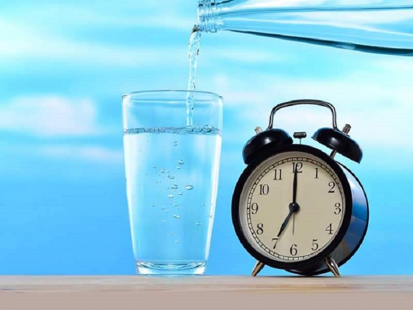 correct way of drinking water in a day
