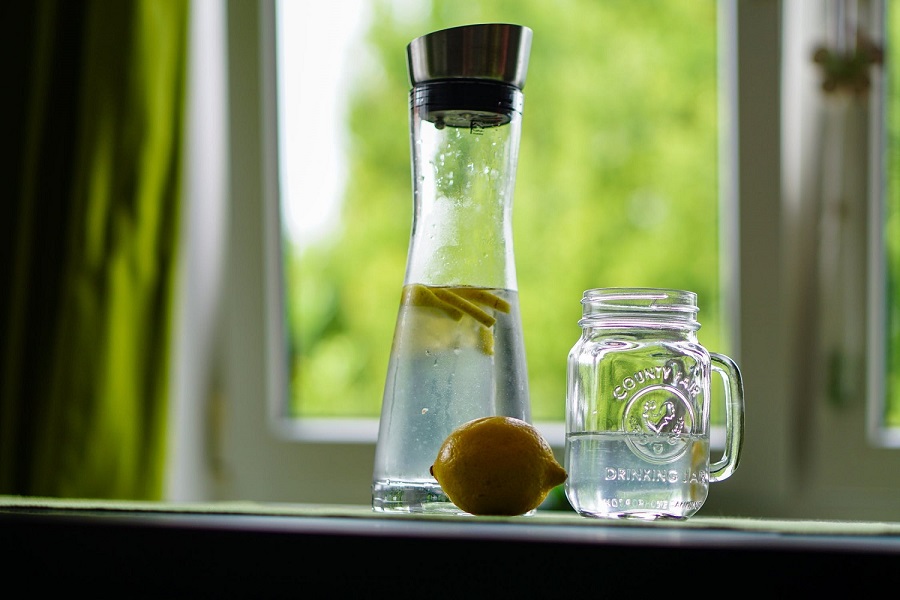 How to Clean Your Water Bottle Thoroughly4-water bottle lid