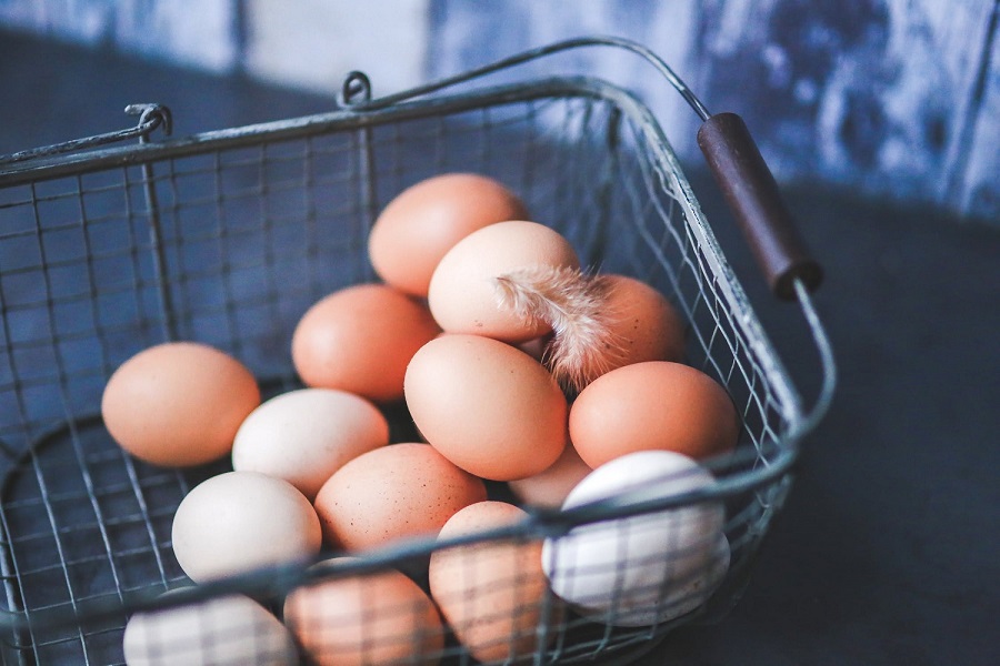 How to Keep Your Eggs Fresh Longer1-eggs