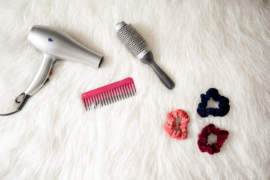 How to clean a hairbrush-1