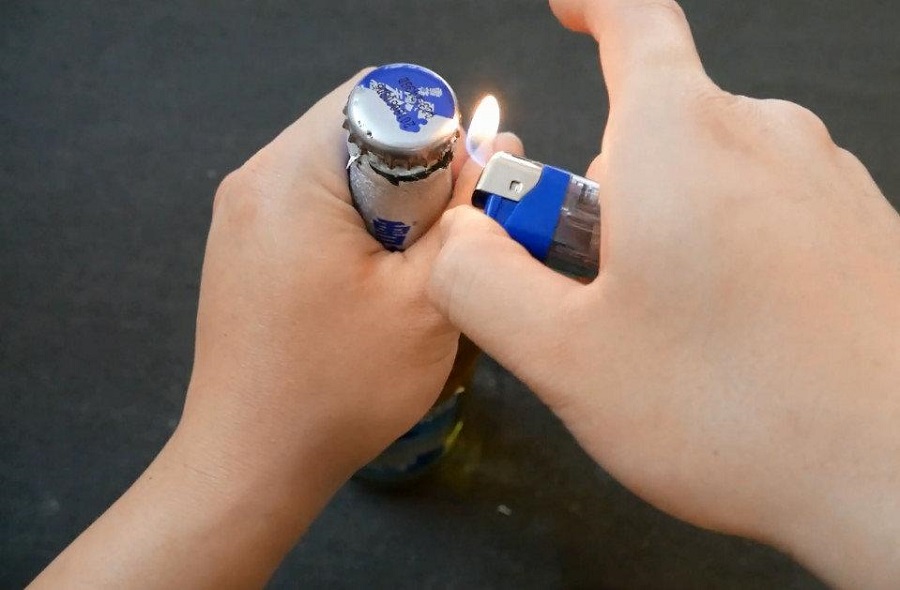 How to Open a Beer Bottle Without a Bottle Opener-3