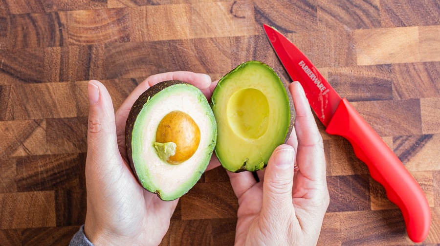 how to cut an avocado like a pro-2