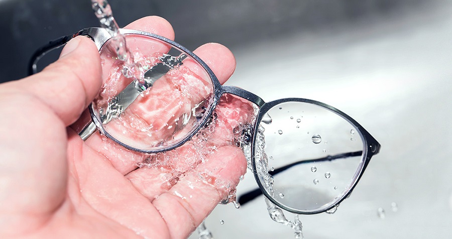 how to clean your glasses the right way-3
