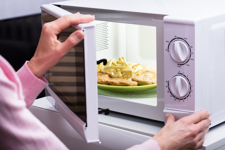 How to clean your microwave properly-1
