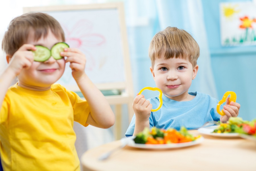 How to help your kids build healthy eating habits-1