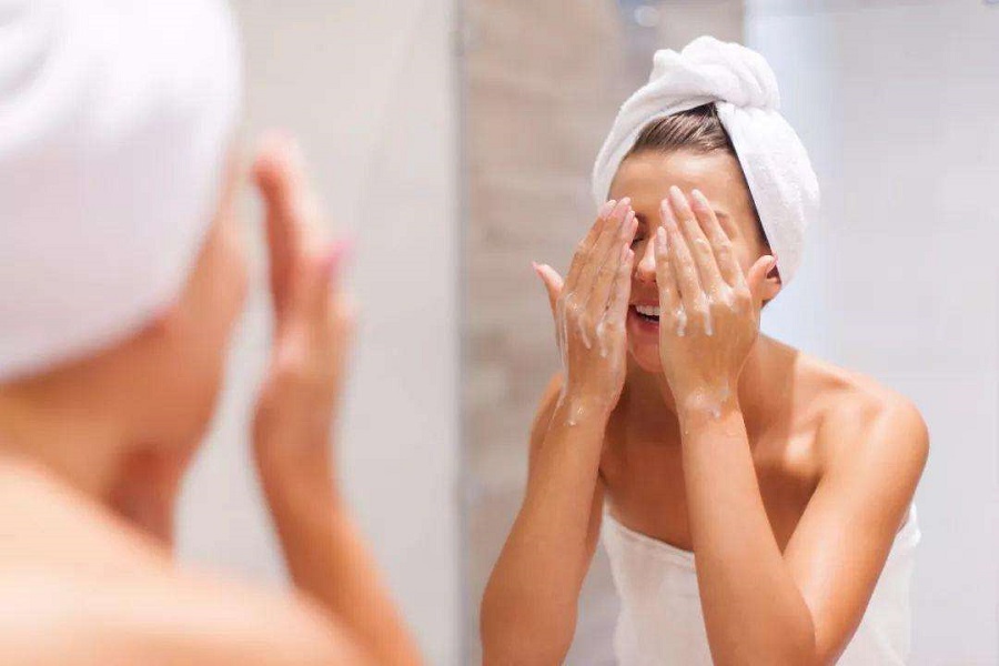 do you really know how to wash your face with a towel1