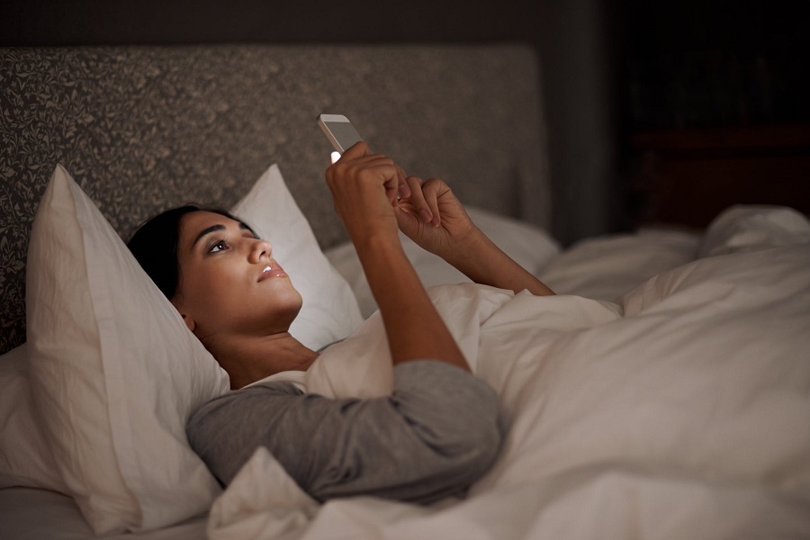 how does the mobile affect your sleep at night 1