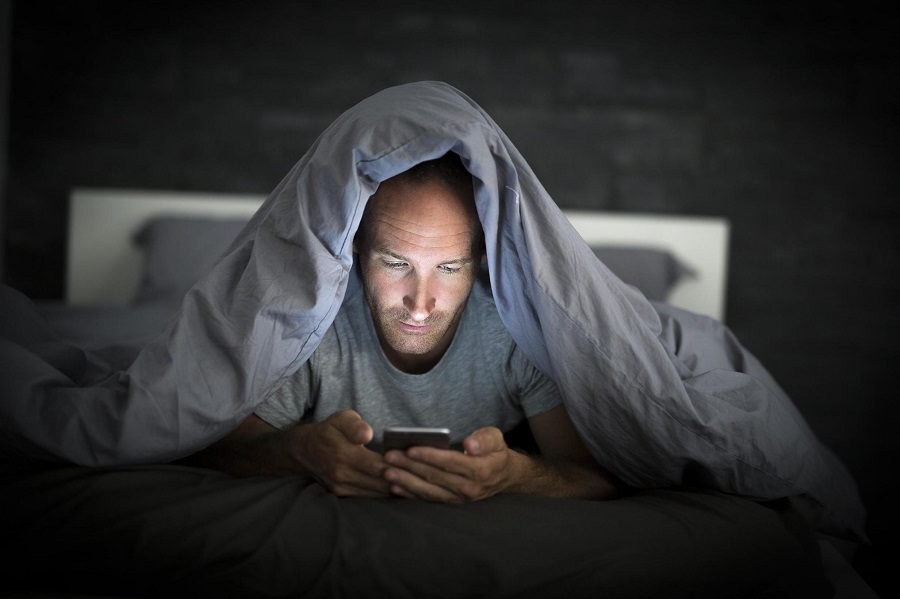 how does the mobile affect your sleep at night 4